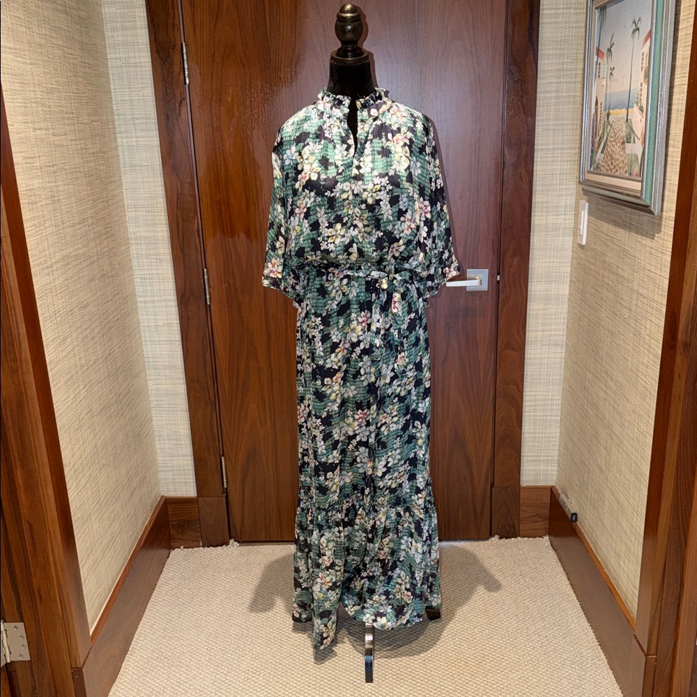 Chic Floral Maxi Dress in Green